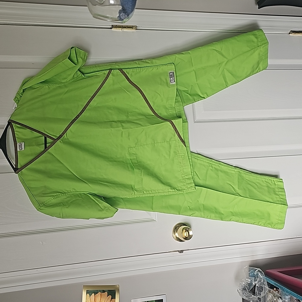 Castel Green and Gray Scrubs Outfit